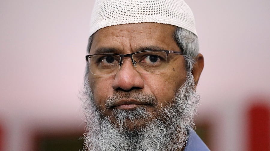 <div class="paragraphs"><p>Zakir&nbsp;Naik.</p></div>